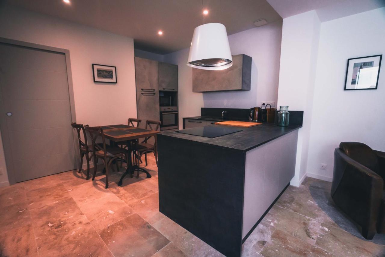 Appartement Avec Cour Privee Centre Ville Classe 4 Etoiles Remparts 1 La Rochelle  Zewnętrze zdjęcie