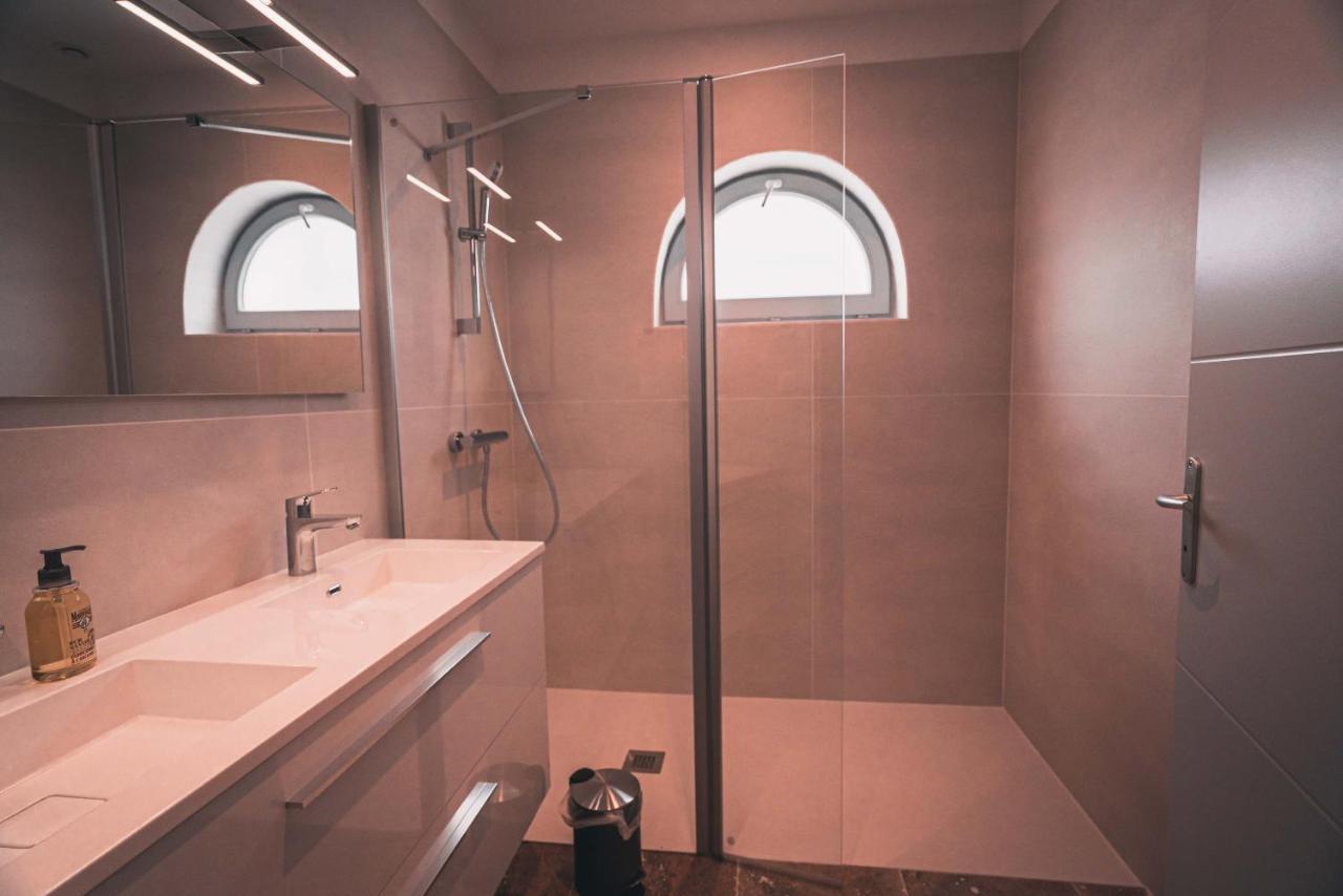Appartement Avec Cour Privee Centre Ville Classe 4 Etoiles Remparts 1 La Rochelle  Zewnętrze zdjęcie